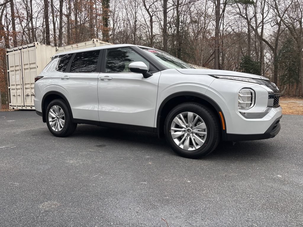 New 2026 Mitsubishi Outlander ES FWD image 4