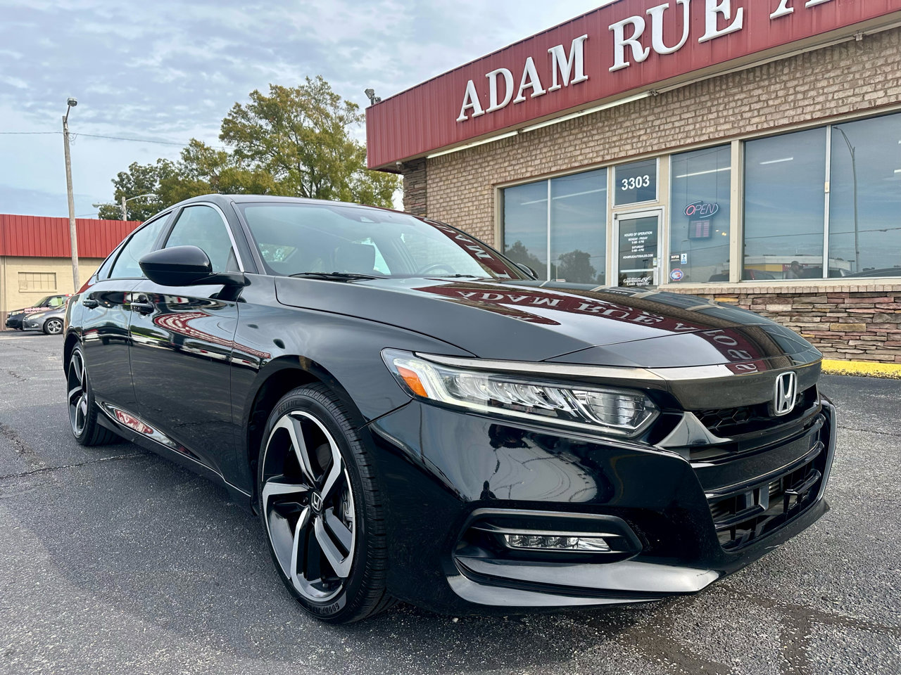 Used 2019 Honda Accord Sport image 2
