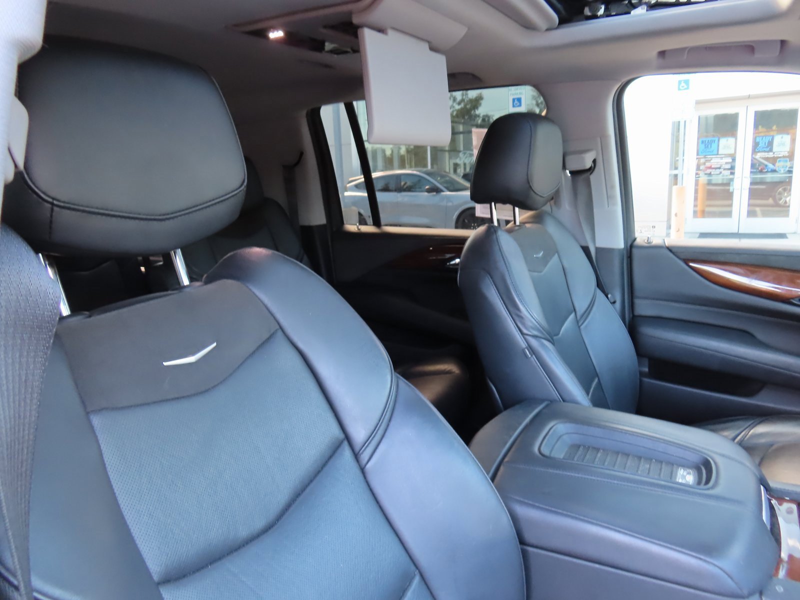 Used 2020 Cadillac Escalade ESV Premium Luxury image 27