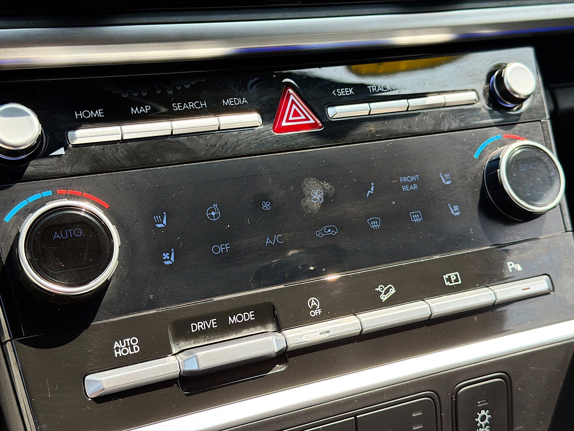 Used 2024 Hyundai Santa Fe Limited image 36