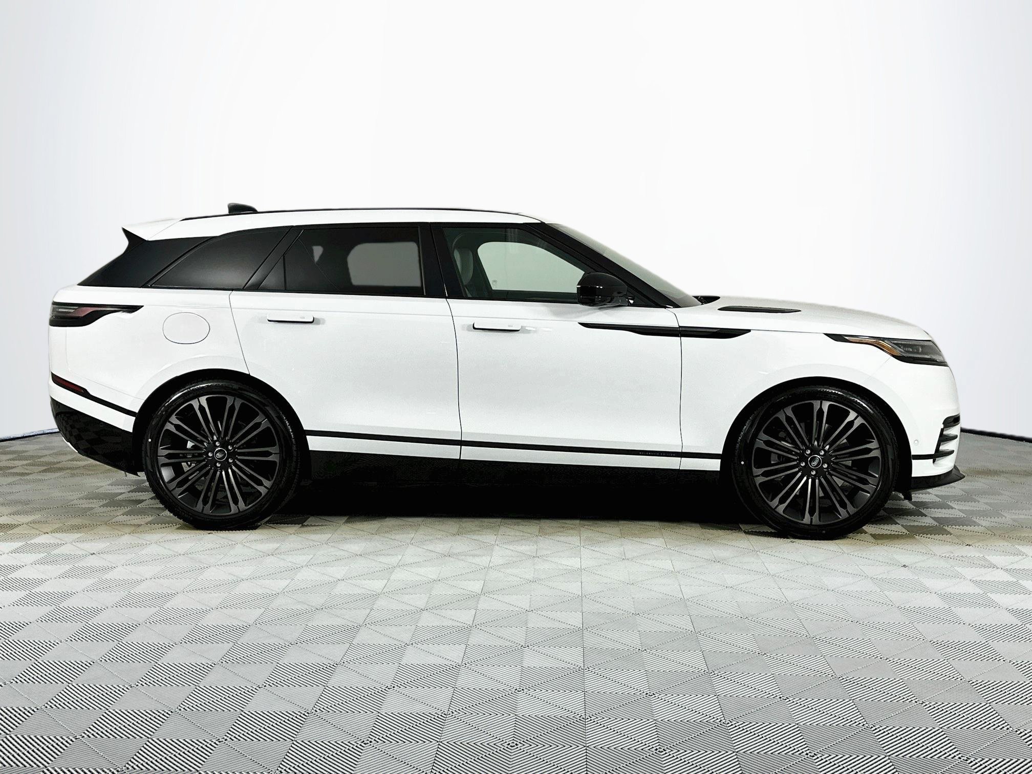 New 2026 Land Rover Range Rover Velar Belgravia AWD/4WD image 4