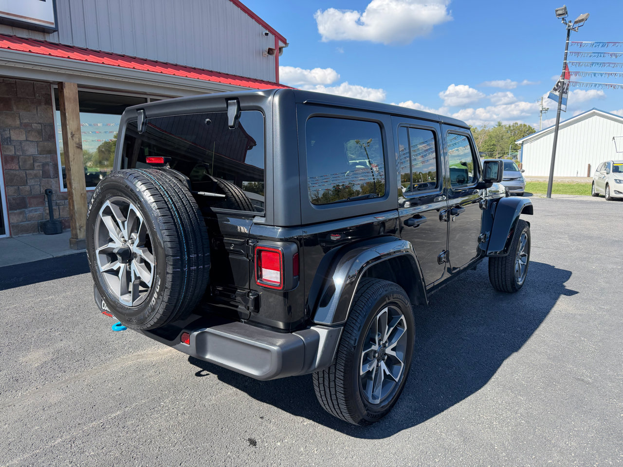 Used 2024 Jeep Wrangler Unlimited image 4