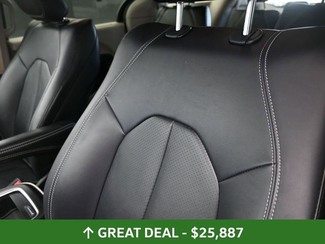 Used 2024 Chrysler Pacifica Touring-L image 21