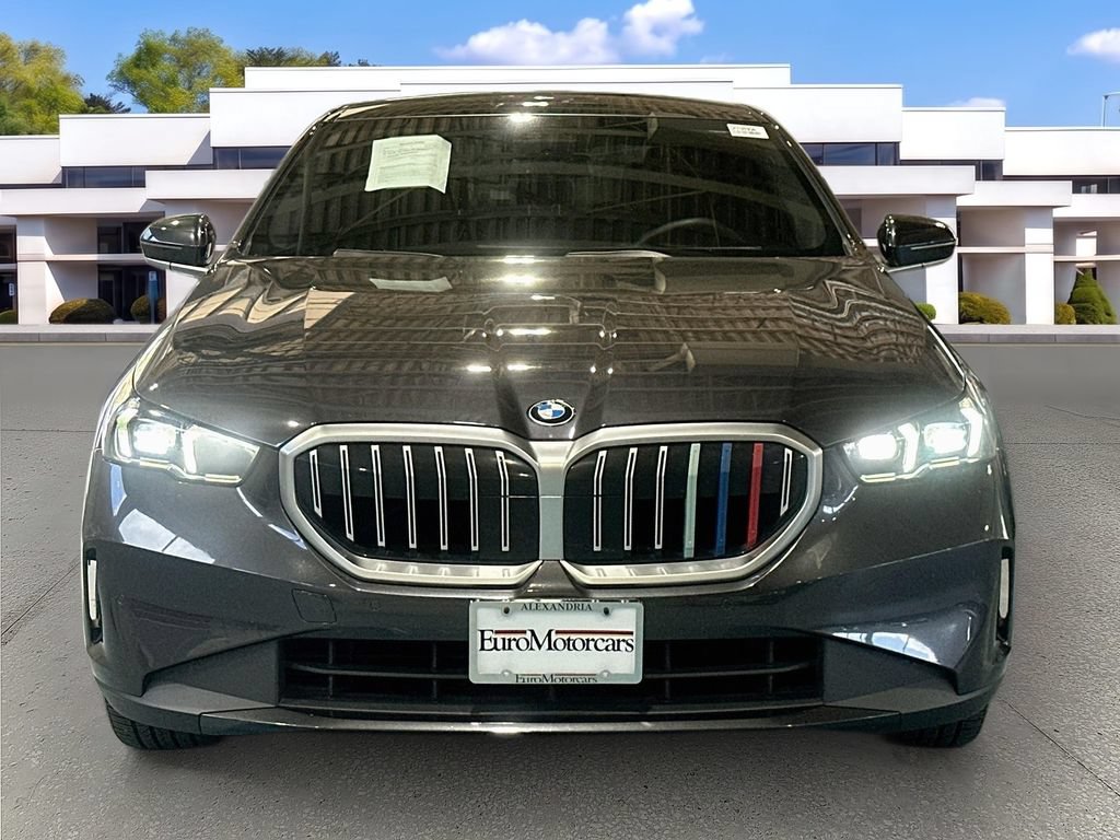 Used 2024 BMW 530i xDrive w/ Convenience Package AWD/4WD image 2