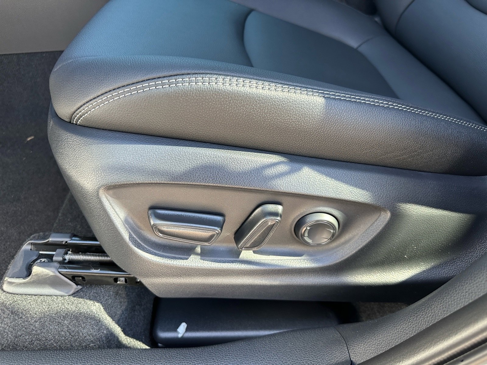 New 2024 Toyota Corolla Cross XLE image 18