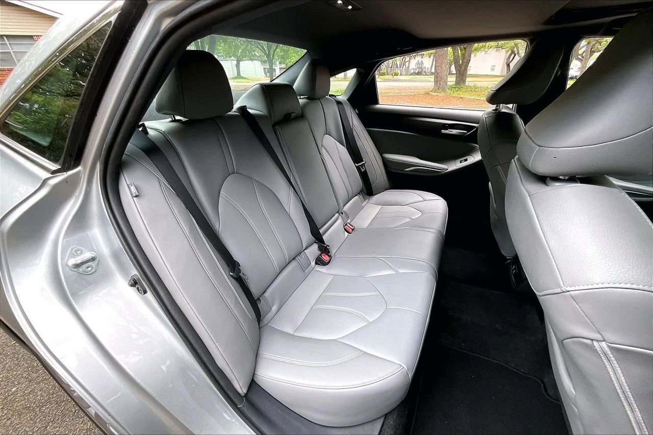 Used 2021 Toyota Avalon XLE w/ Moonroof Package FWD image 22