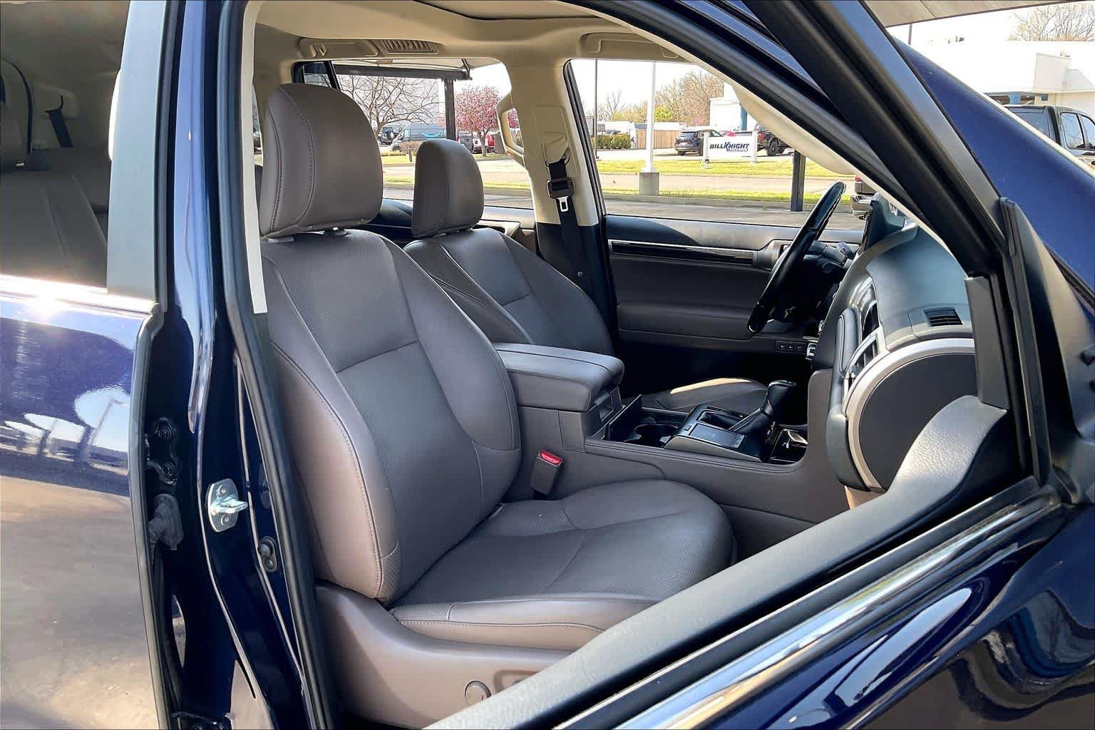 Used 2023 Lexus GX 460 Luxury w/ Accessory Package AWD/4WD image 9