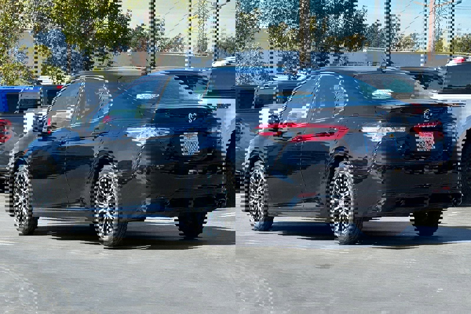 Used 2020 Toyota Camry SE image 9