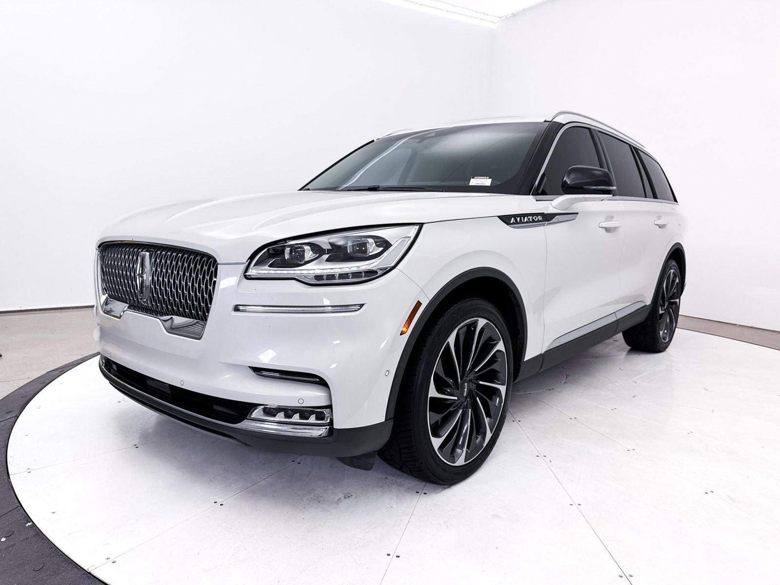 Used 2021 Lincoln Aviator Reserve w/ Equipment Group 202A image 16