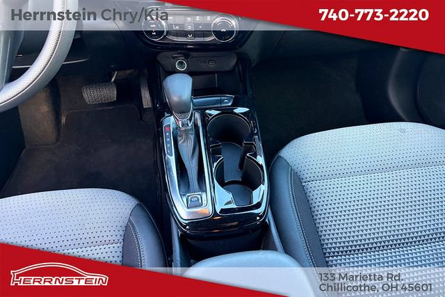 Used 2025 Chevrolet Trax LT FWD image 12