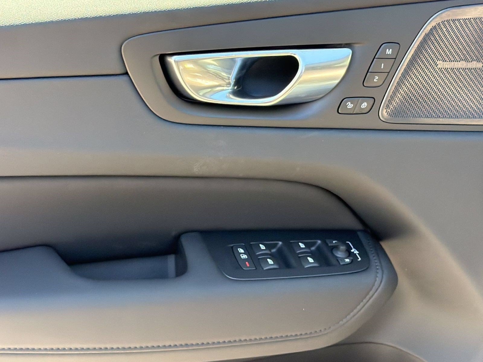 New 2027 Volvo XC60 B5 Plus AWD/4WD image 26