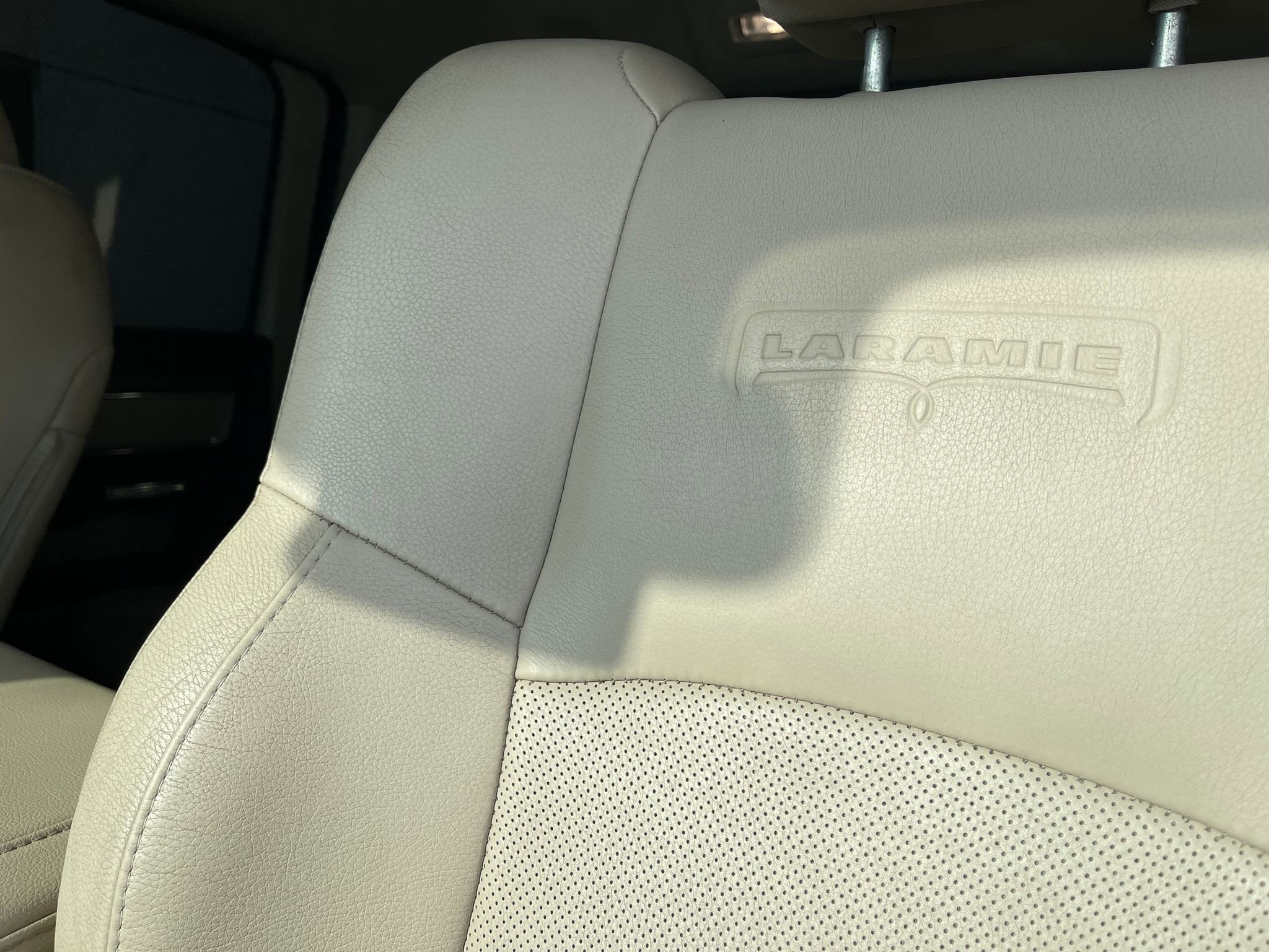 Used 2016 RAM 2500 Laramie w/ Cold Weather Group image 16