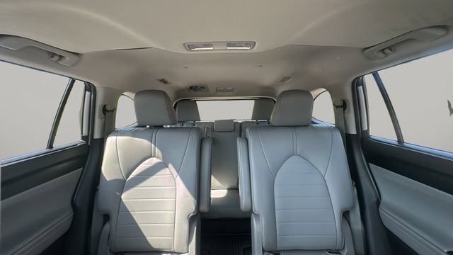 Used 2023 Toyota Highlander XLE FWD image 19