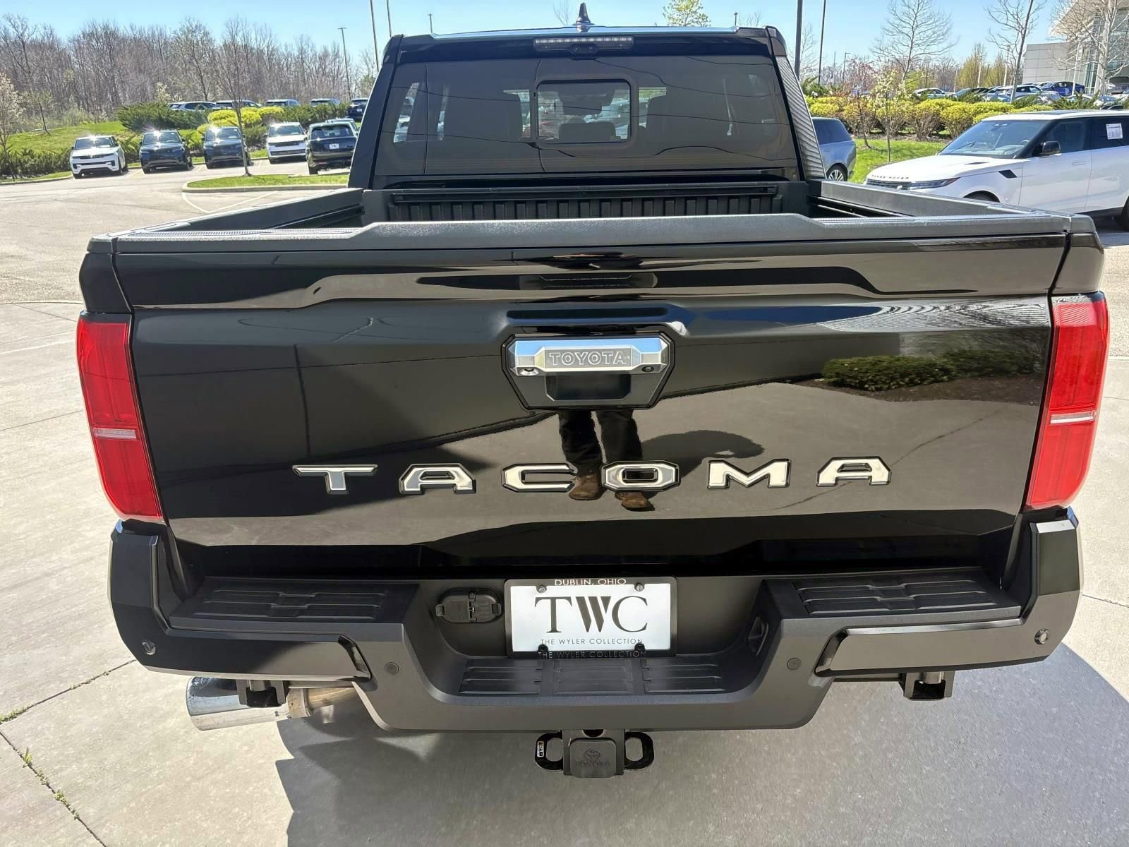 Used 2024 Toyota Tacoma Limited w/ Limited Package (LT) AWD/4WD image 7