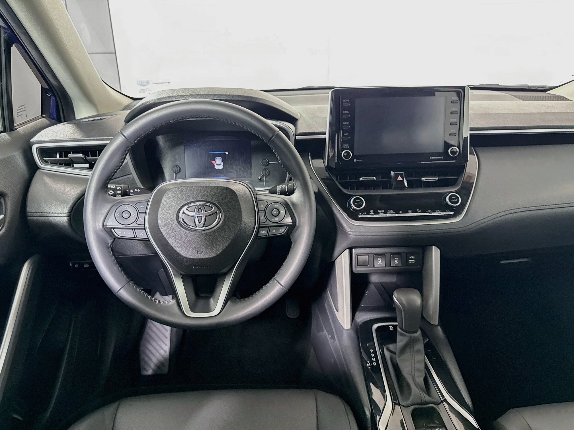 Used 2022 Toyota Corolla Cross XLE w/ Convenience Package FWD image 20
