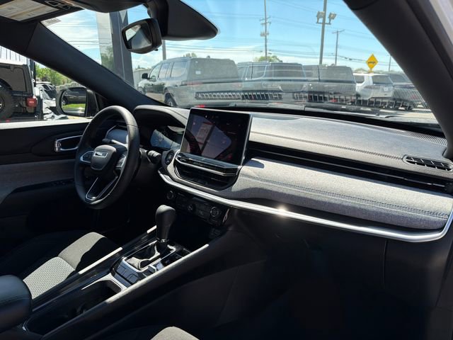 Used 2024 Jeep Compass Sport image 33