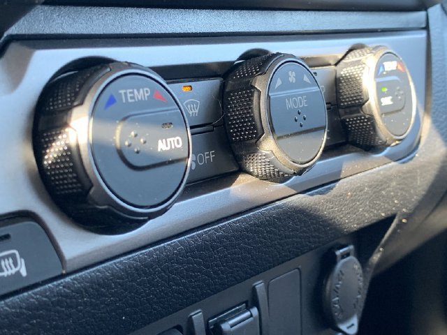Used 2023 Toyota Tacoma SR5 w/ Technology Package AWD/4WD image 30