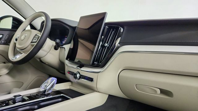 New 2026 Volvo XC60 T8 Ultra w/ Climate Package PRO AWD/4WD image 35