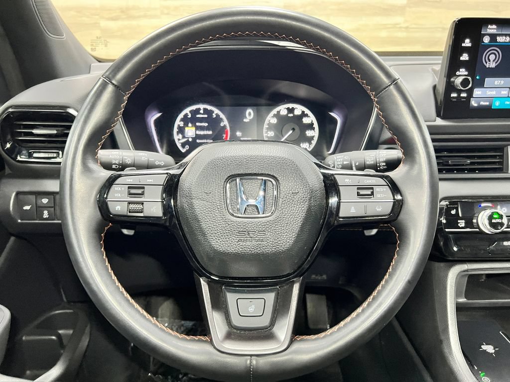 Used 2025 Honda Pilot TrailSport image 27