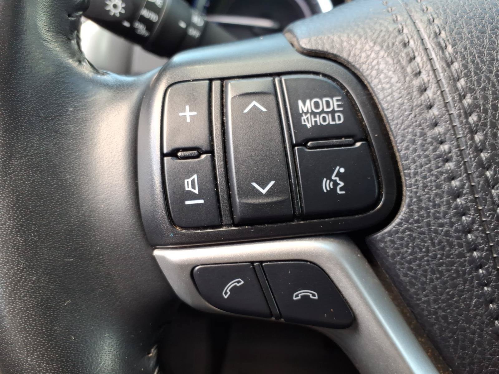 Used 2019 Toyota Highlander XLE AWD/4WD image 31