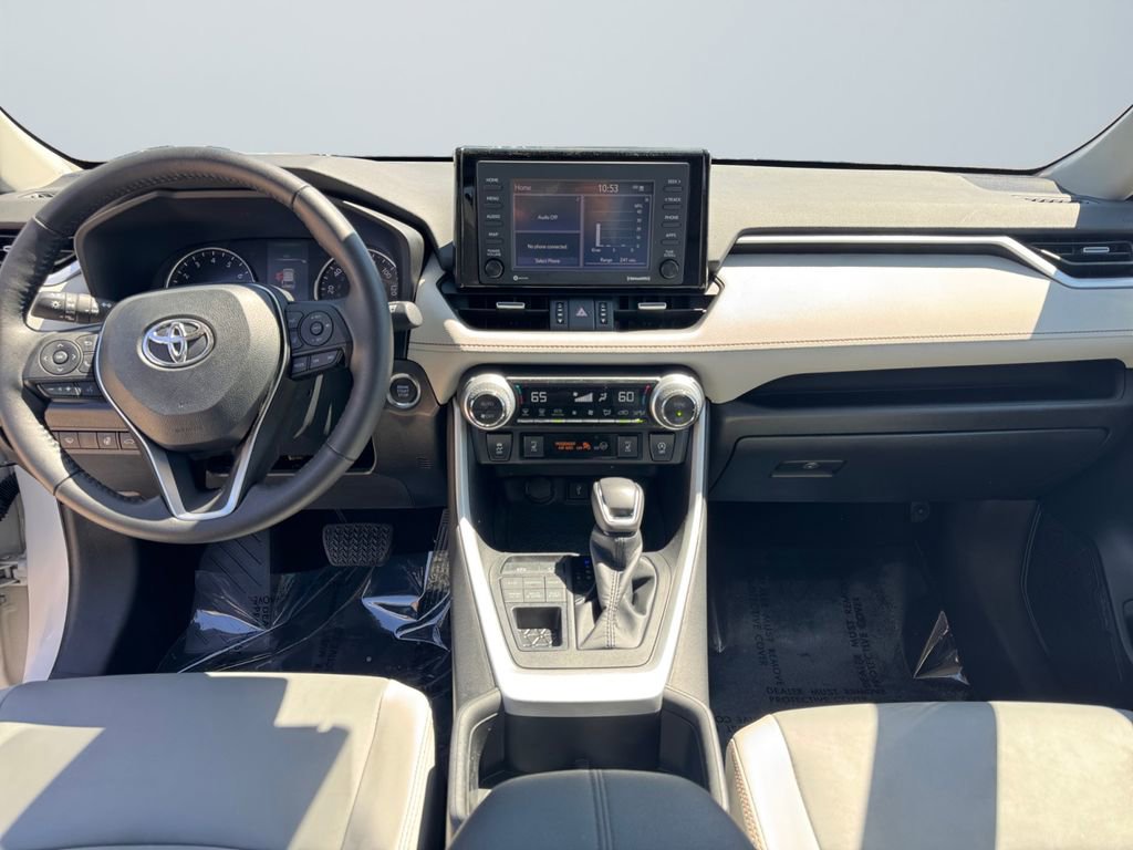 Used 2022 Toyota RAV4 XLE Premium AWD/4WD image 10