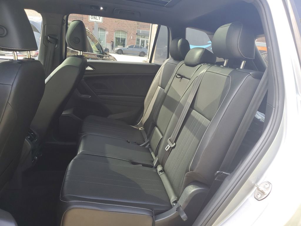 Used 2023 Volkswagen Tiguan SE R-Line image 13