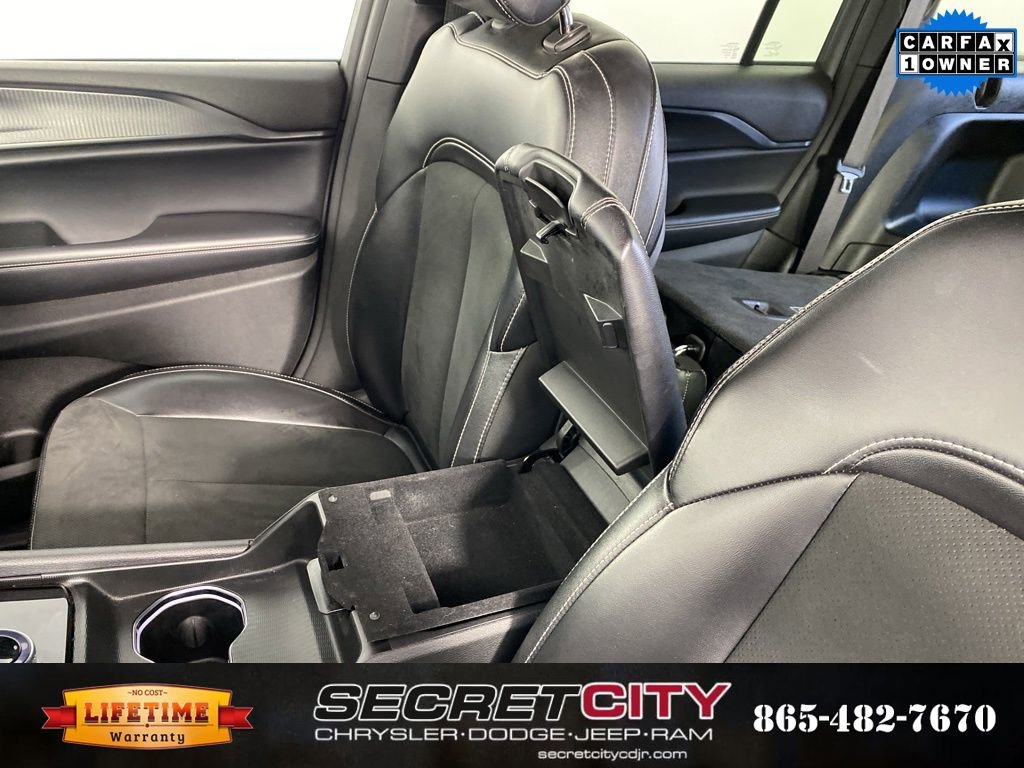 Used 2024 Jeep Grand Cherokee Altitude image 23