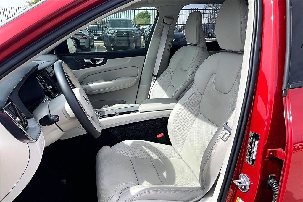 Used 2024 Volvo XC60 B5 Ultimate image 30