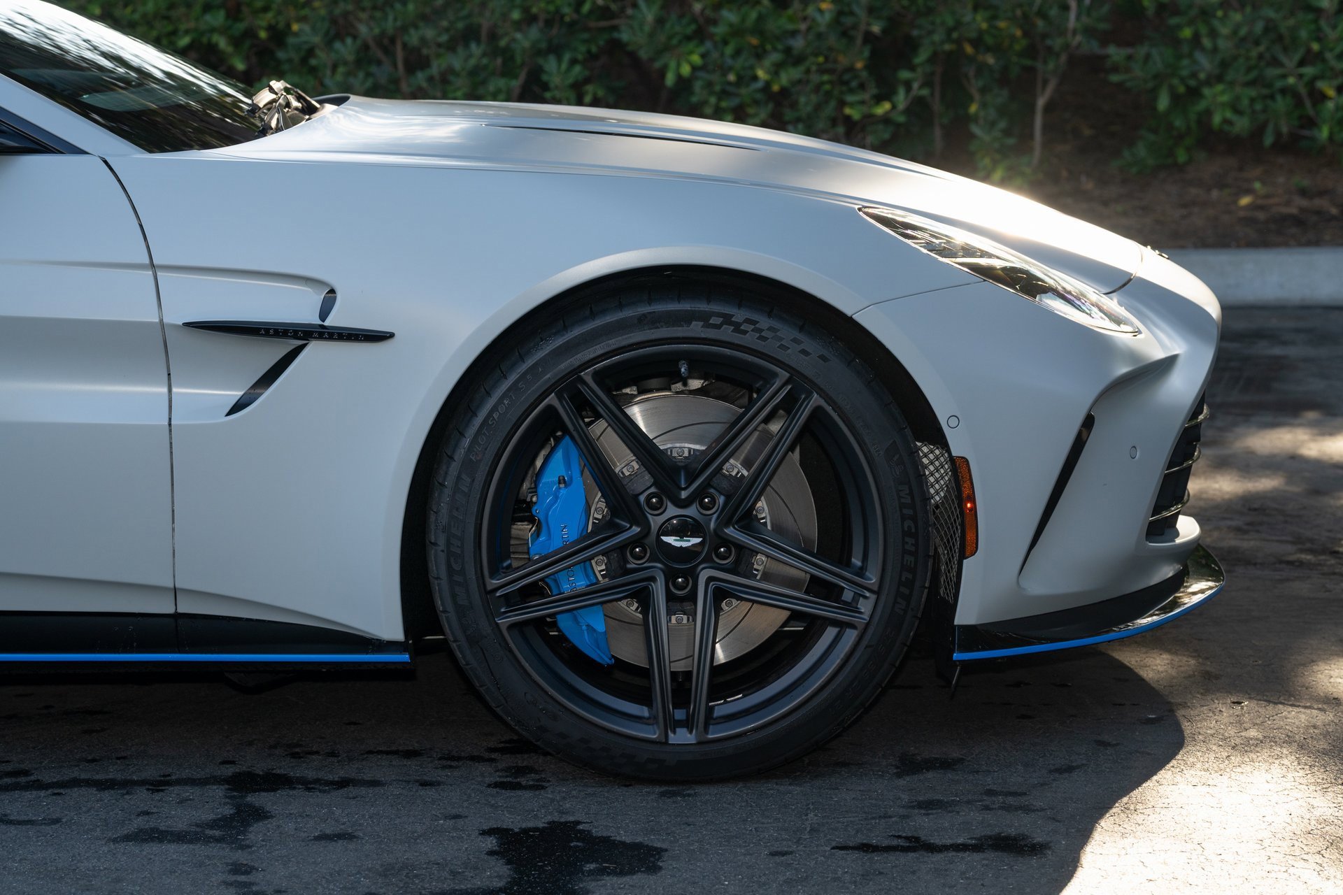 Used 2025 Aston Martin V8 Vantage Coupe image 23