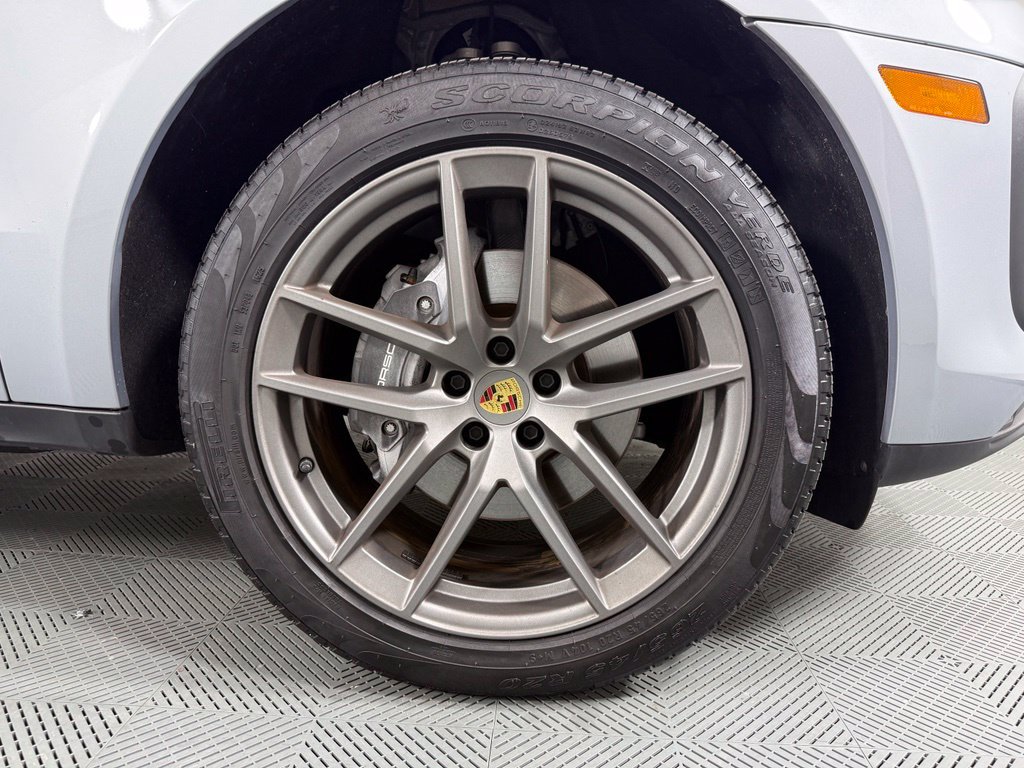 Certified 2025 Porsche Macan AWD/4WD image 14