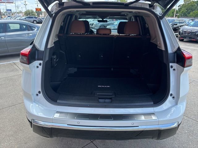 Used 2024 Nissan Rogue Platinum w/ Platinum Premium Package FWD image 8