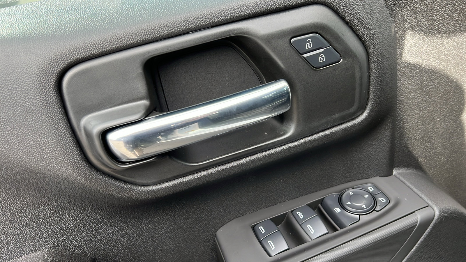 New 2025 Chevrolet Silverado 1500 Custom image 17