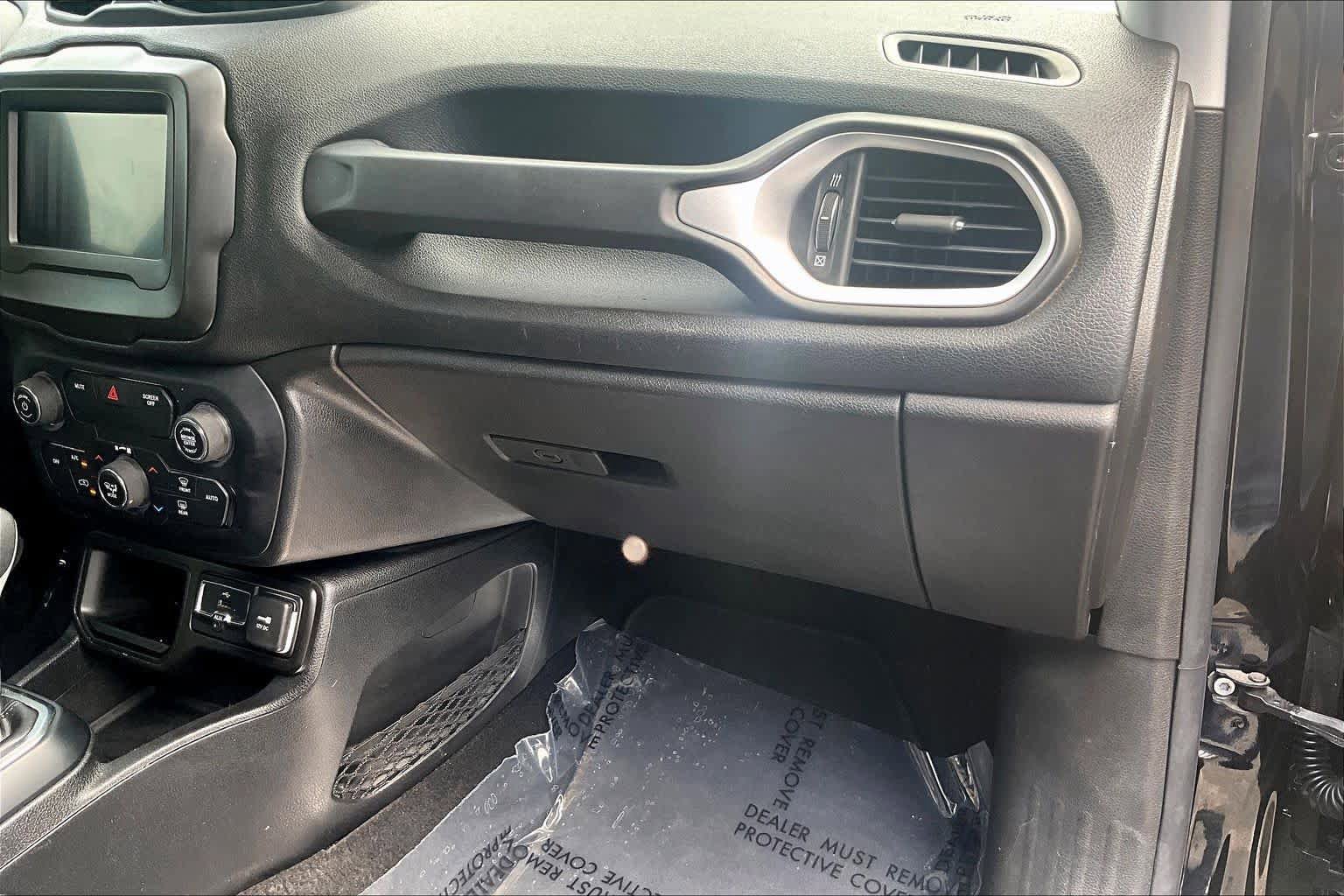 Used 2020 Jeep Renegade Latitude w/ Popular Equipment Group FWD image 19