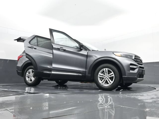 Used 2022 Ford Explorer XLT w/ Equipment Group 202A AWD/4WD image 33