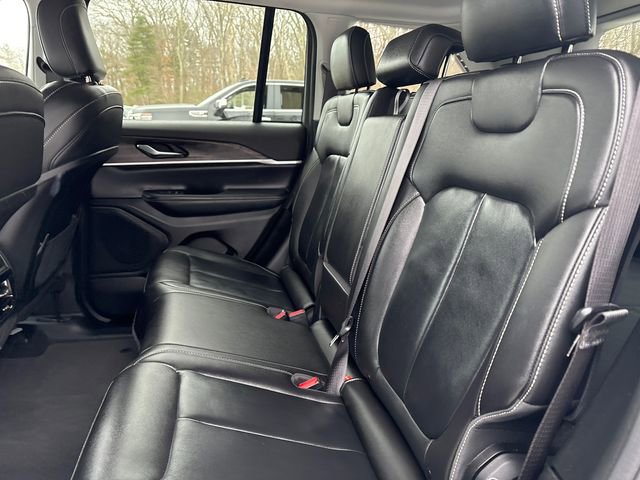 Used 2023 Jeep Grand Cherokee Limited w/ Black Appearance Package image 17