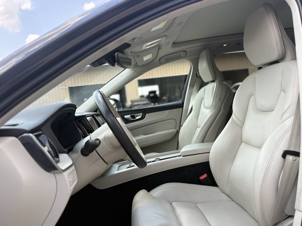 Used 2022 Volvo XC60 B6 Inscription w/ Advanced Package AWD/4WD image 12