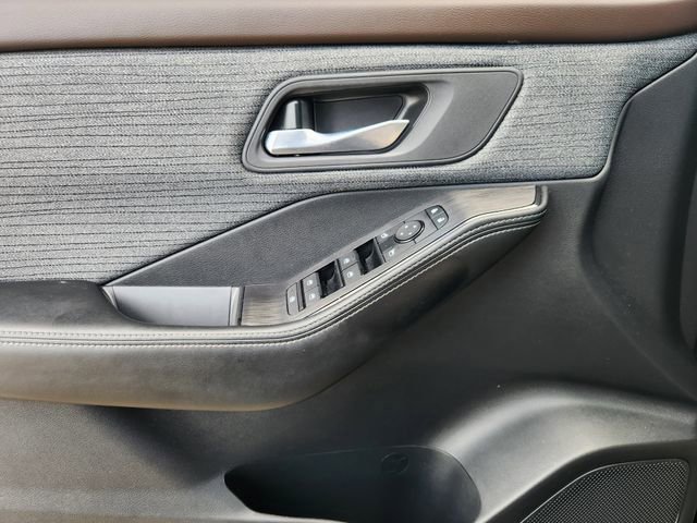 Certified 2023 Nissan Rogue SV image 17