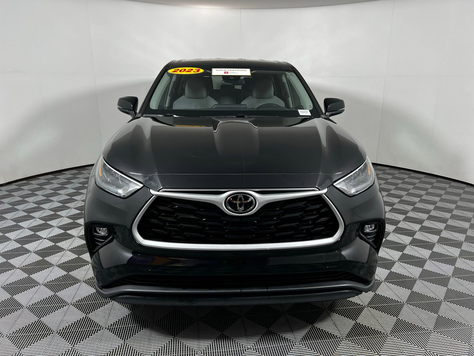 Certified 2023 Toyota Highlander LE image 2