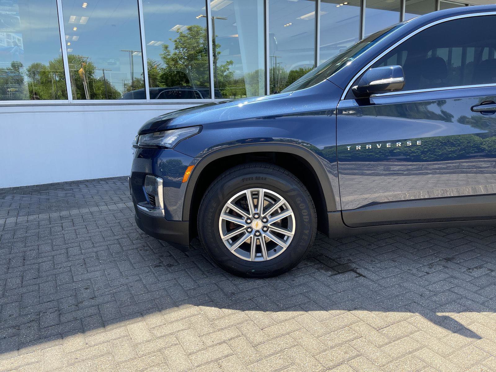 Used 2023 Chevrolet Traverse LT FWD image 9