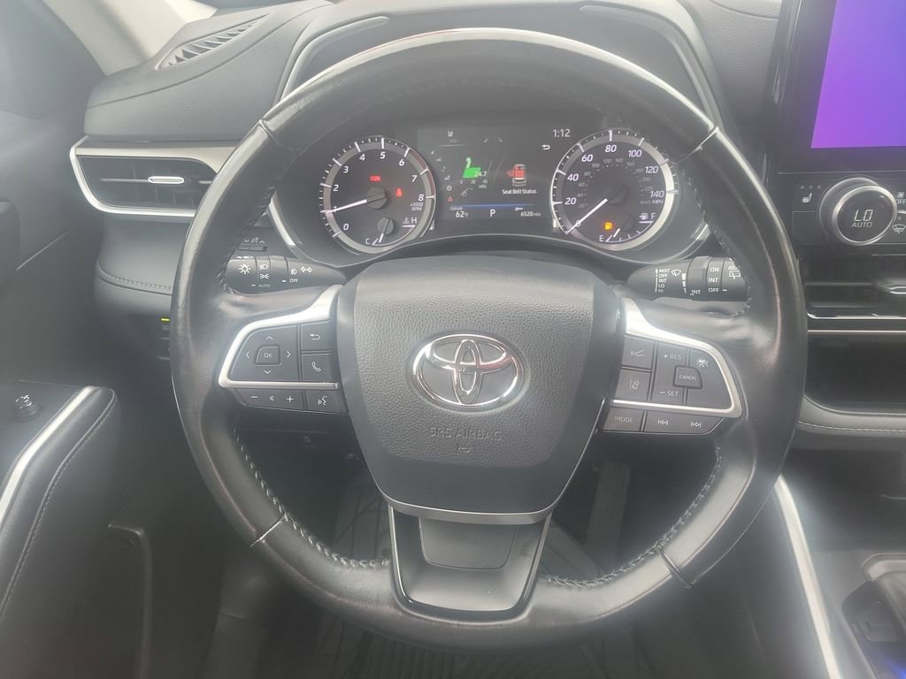 Used 2023 Toyota Highlander XLE image 24