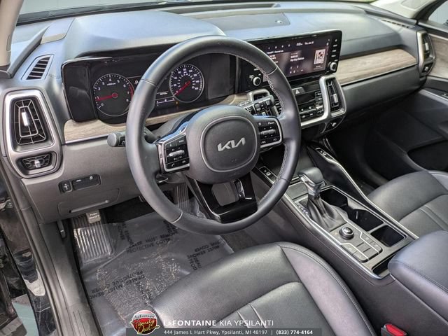 Certified 2022 Kia Sorento S w/ Panoramic Sunroof Package AWD/4WD image 11
