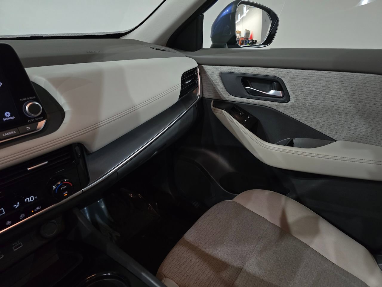 Used 2023 Nissan Rogue SV image 31