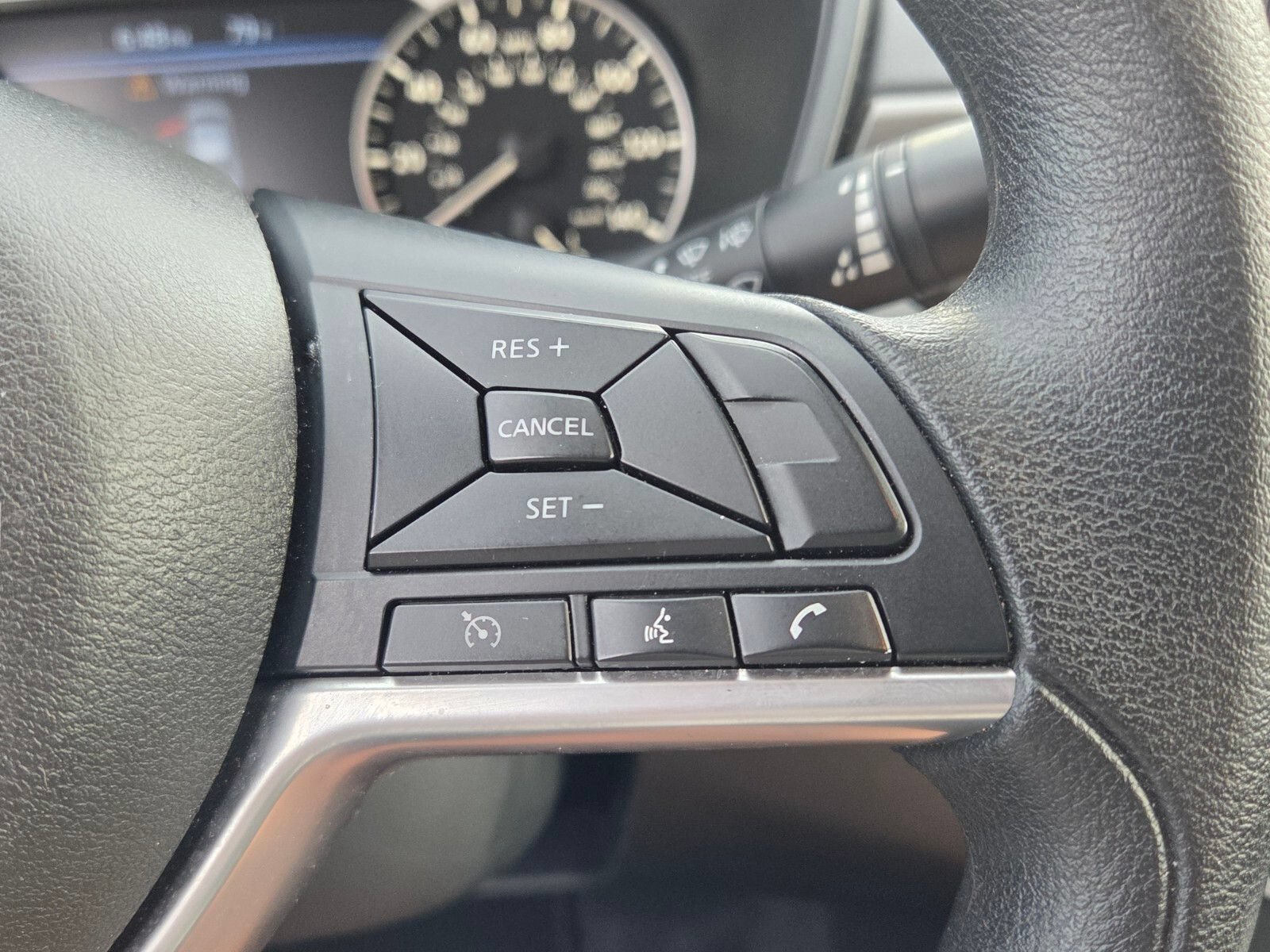 Used 2025 Nissan Altima 2.5 SV FWD image 25