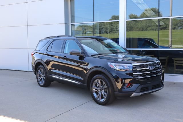 Certified 2025 Ford Explorer Active w/ Active Comfort Package AWD/4WD image 7