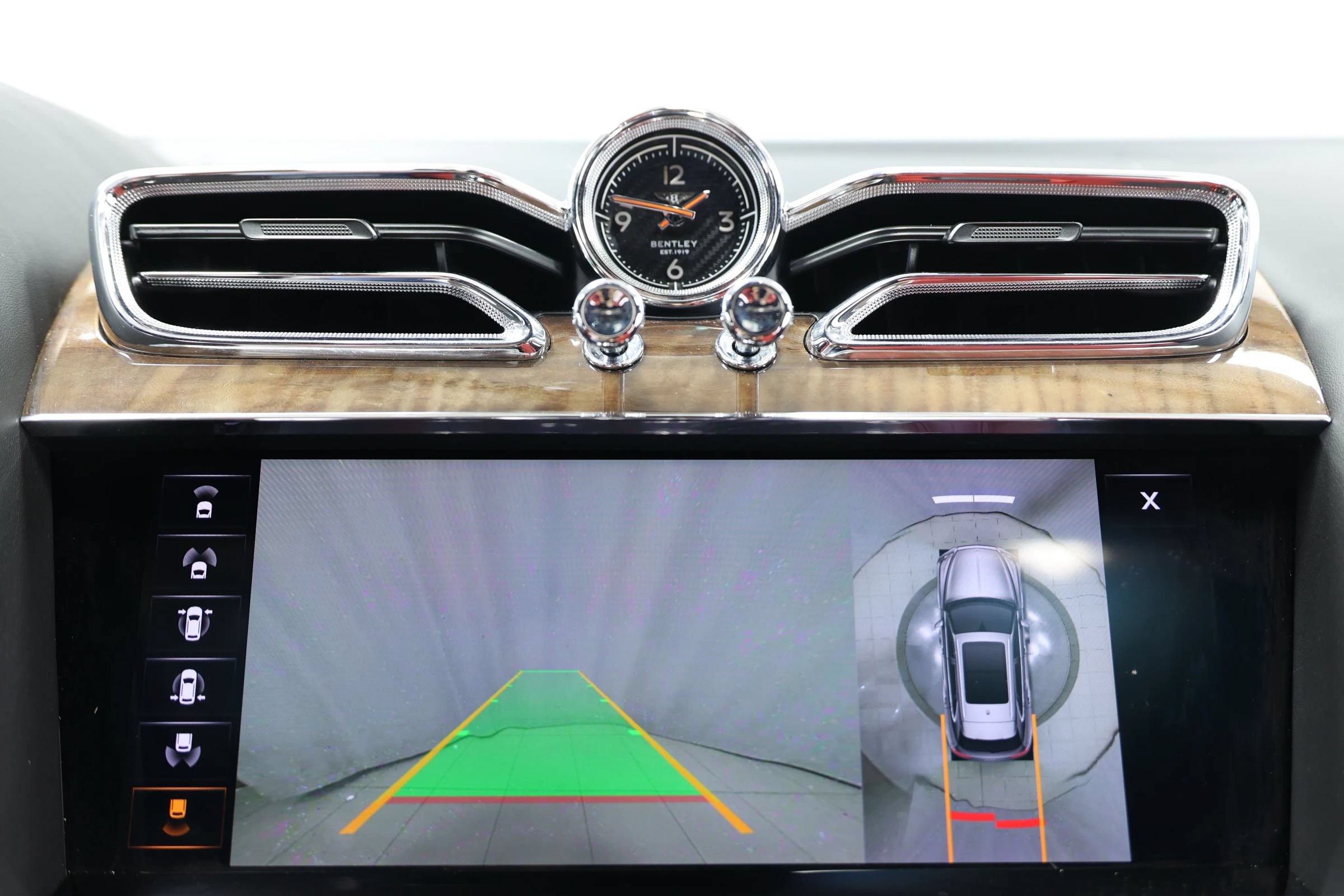 Used 2022 Bentley Bentayga AWD/4WD image 38