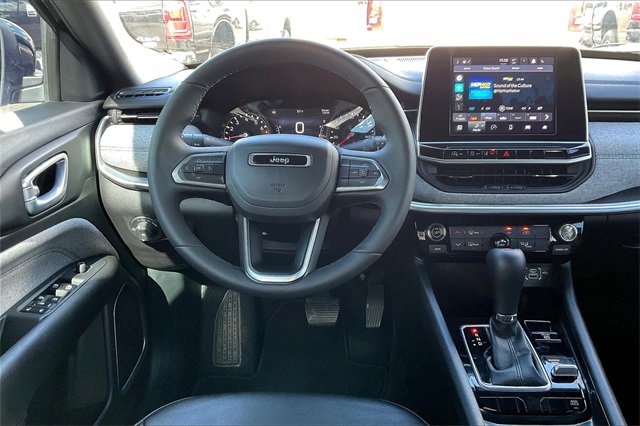 Used 2025 Jeep Compass Latitude image 5