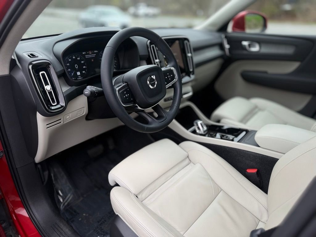 Used 2022 Volvo XC40 T5 Inscription image 14