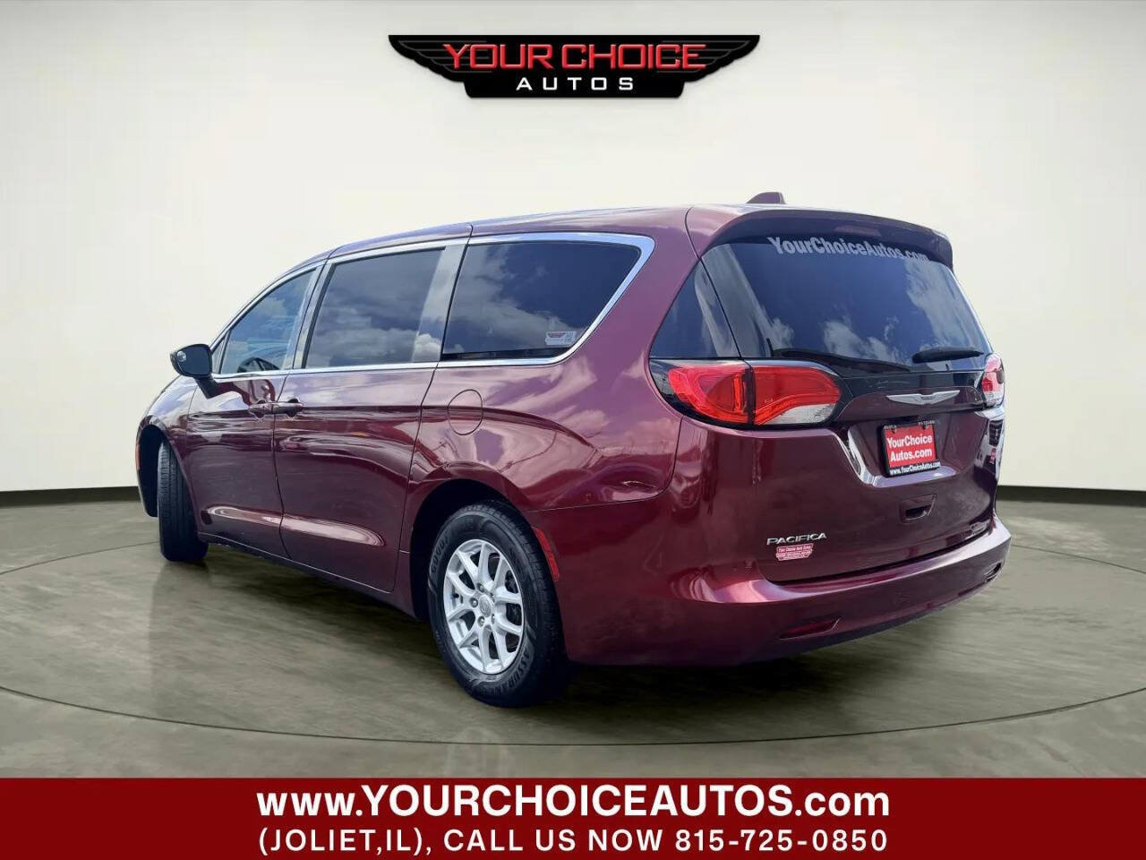 Used 2017 Chrysler Pacifica Touring FWD image 3