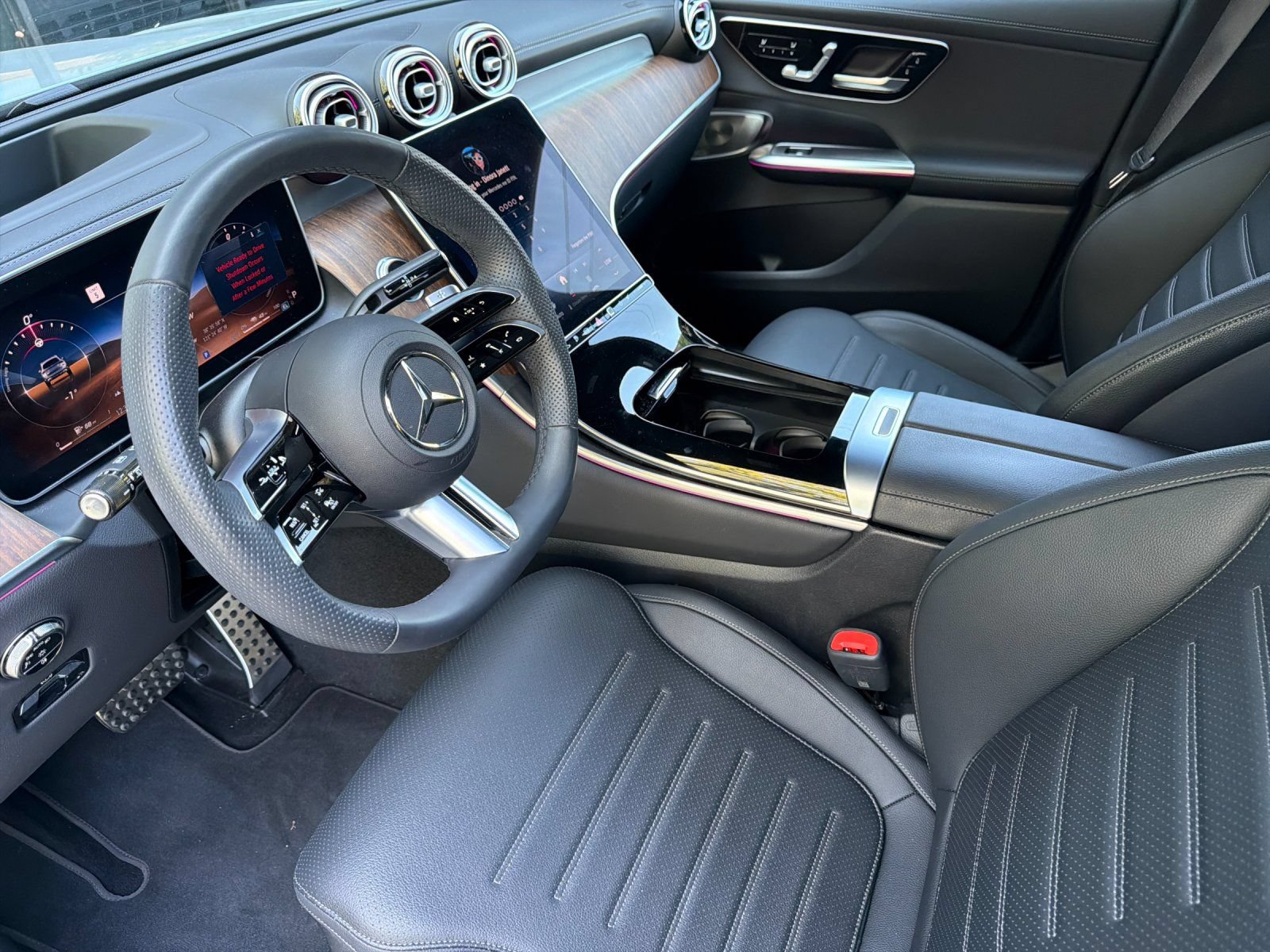 Used 2025 Mercedes-Benz GLC 350e 4MATIC image 9