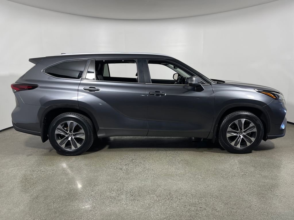 Used 2024 Toyota Highlander XLE AWD/4WD video 2